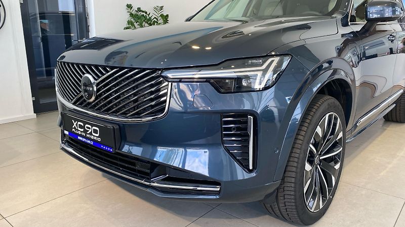 Volvo XC90 (2026) PLUS BRIGHT, T8 AWD, 184+115 k - fotka 2 z 13