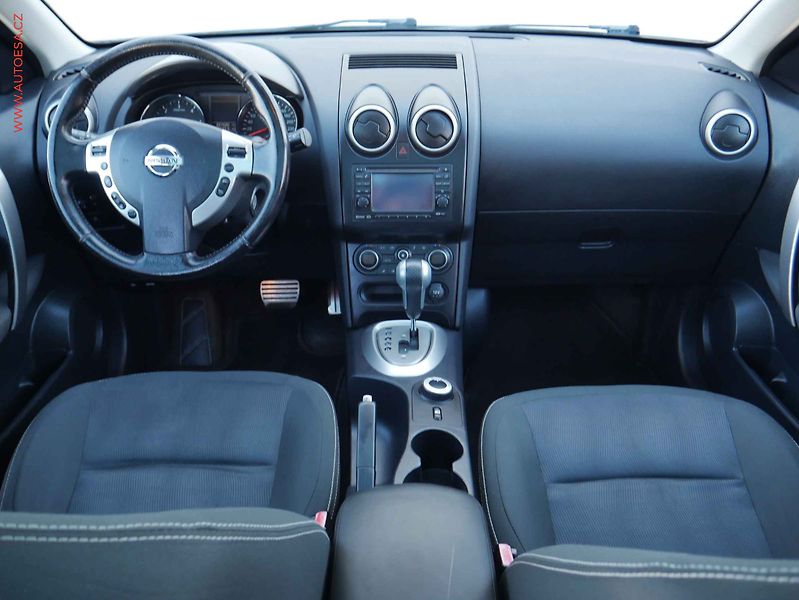 Nissan Qashqai (2012) 2.0dCi, AT - fotka 8 z 15