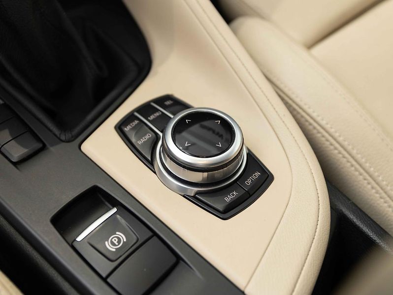 BMW X1 sDrive 18i - fotka 17 z 21