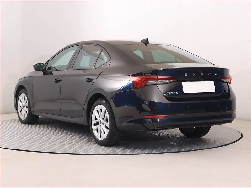 Škoda Octavia (2022) Ambition Plus 1.0 TSI e-tec - fotka 4 z 24