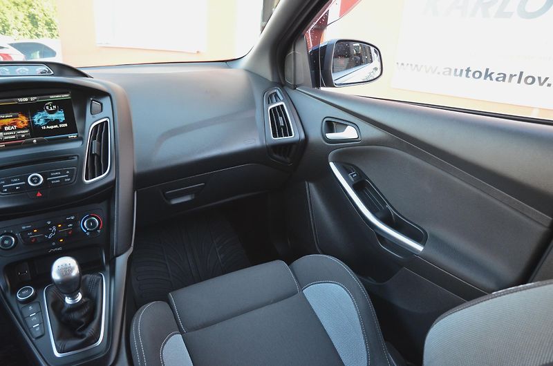 Ford Focus (2015) ST 2.0 184kW RECARO - fotka 24 z 39
