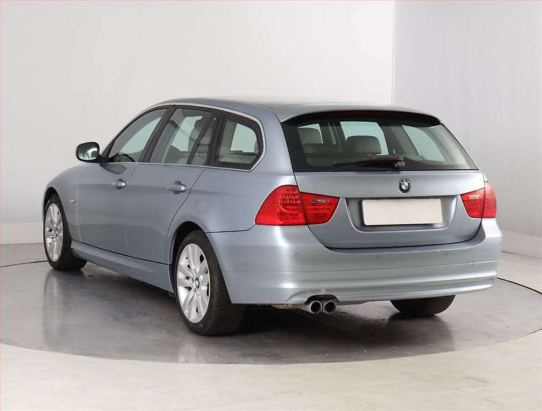BMW Řada 3 (2011) 330 d xDrive, 4X4, Automat - fotka 4 z 20