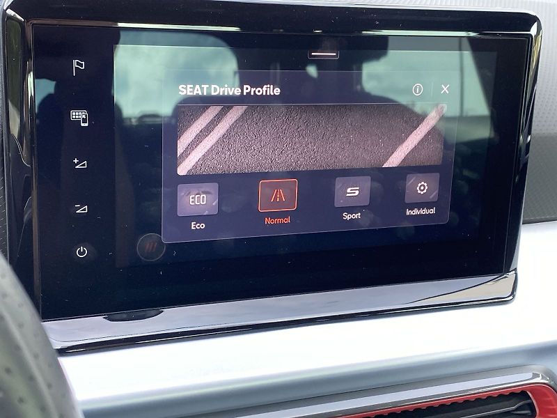 Seat Arona (2023) 1.0 TSI DSG FR - fotka 21 z 35