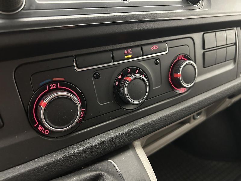 Volkswagen Transporter 2.0 TDI - fotka 13 z 23