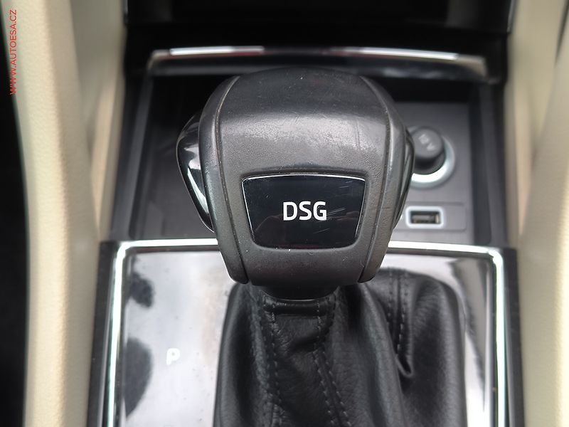Škoda Karoq (2018) 1.5 TSi, Style, DSG, panor - fotka 17 z 26