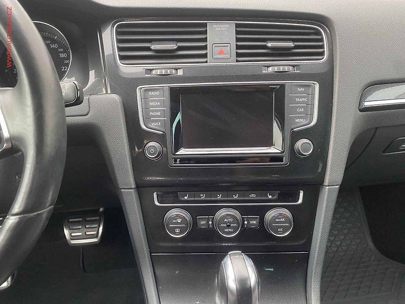 Volkswagen Golf (2015) 2.0 TFSi, GTi, DSG - fotka 12 z 18