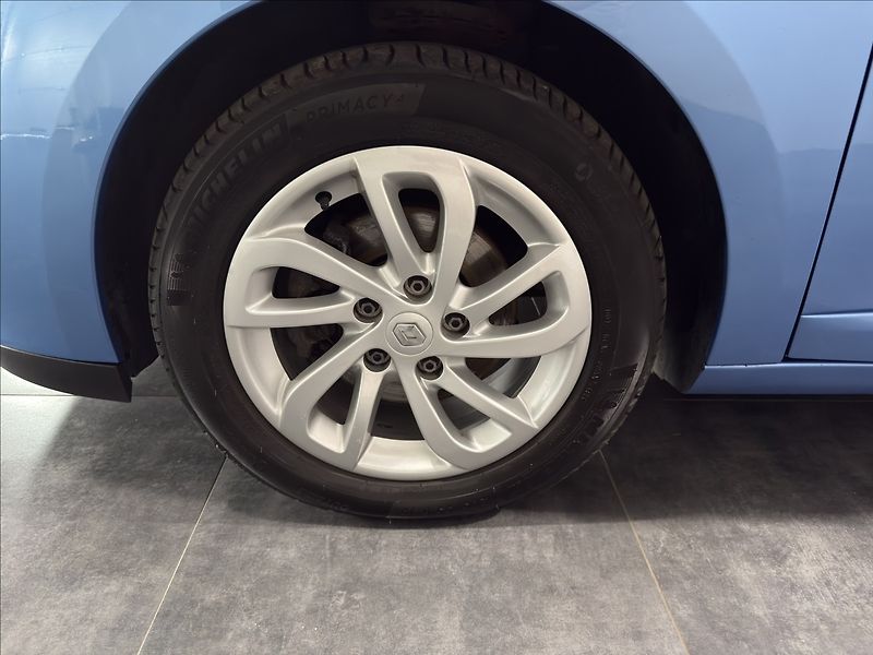 Renault Mégane 1,2   TCe 130 PARIS DELUXE TOP - fotka 34 z 42
