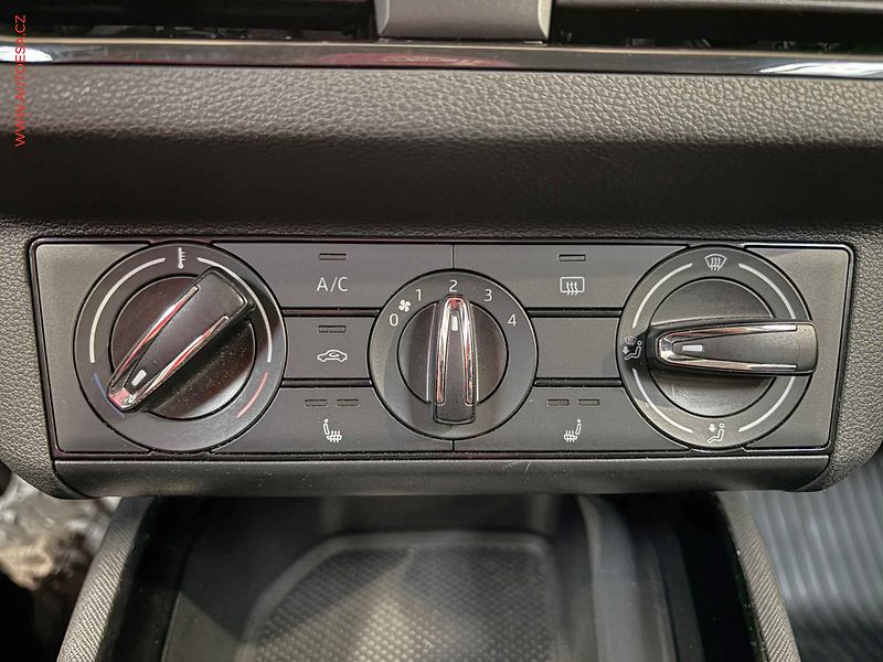 Škoda Kamiq (2020) 1.0 TSI, 1.maj,ČR, STK6/28 - fotka 14 z 15
