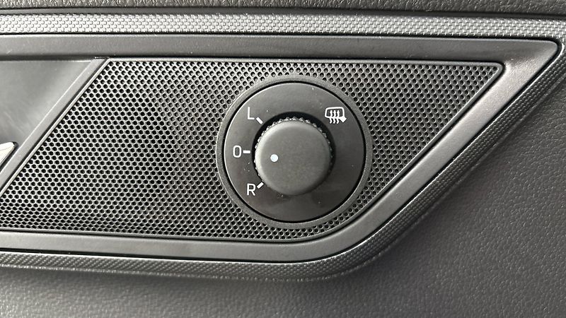 Škoda Fabia 1.0 TSI Black Combi - fotka 21 z 23