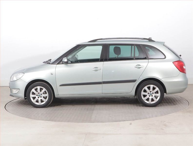 Škoda Fabia (2011) Ambiente 1.2 TSI, Serv.kniha - fotka 3 z 15