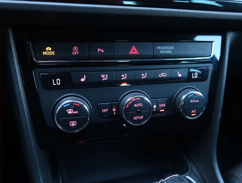Seat Leon (2018) 1.4 TSI, Automat, Kůže, Navi - fotka 17 z 22
