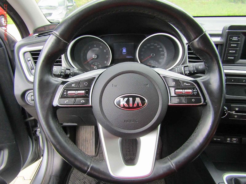 Kia Ceed (2018) 1.0T-GDi, AC - fotka 13 z 17