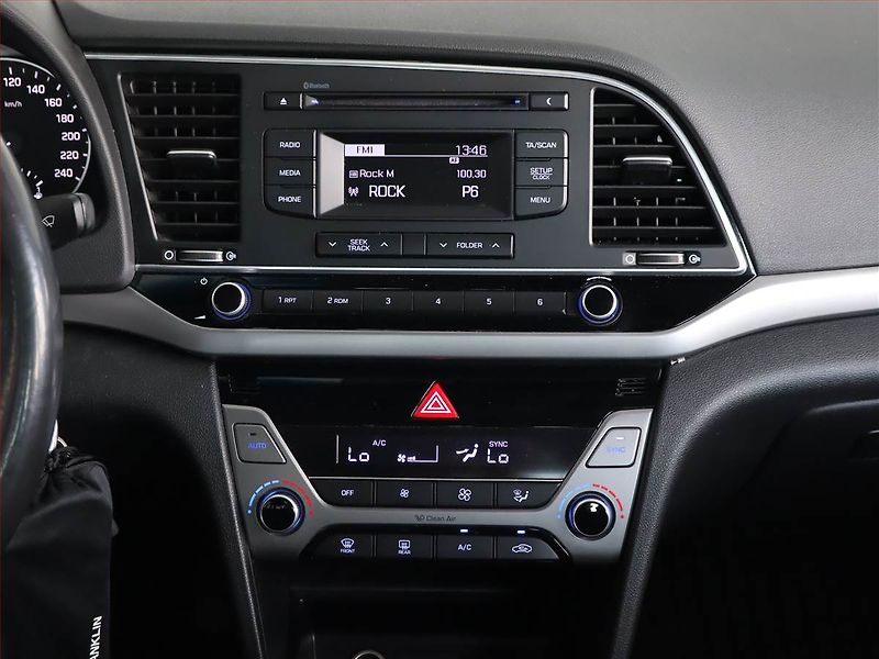 Hyundai Elantra (2017) 1.6 CVVT, Serv.kniha, Tempomat - fotka 12 z 19