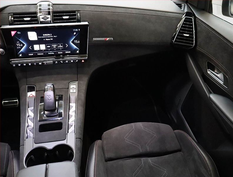 DS Automobiles DS7 Crossback (2021) E-Tense 4x4 - fotka 8 z 31