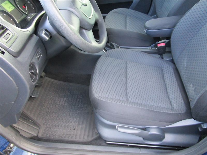 Škoda Roomster 1.4i 16V Ambition, aut Klima - fotka 13 z 48