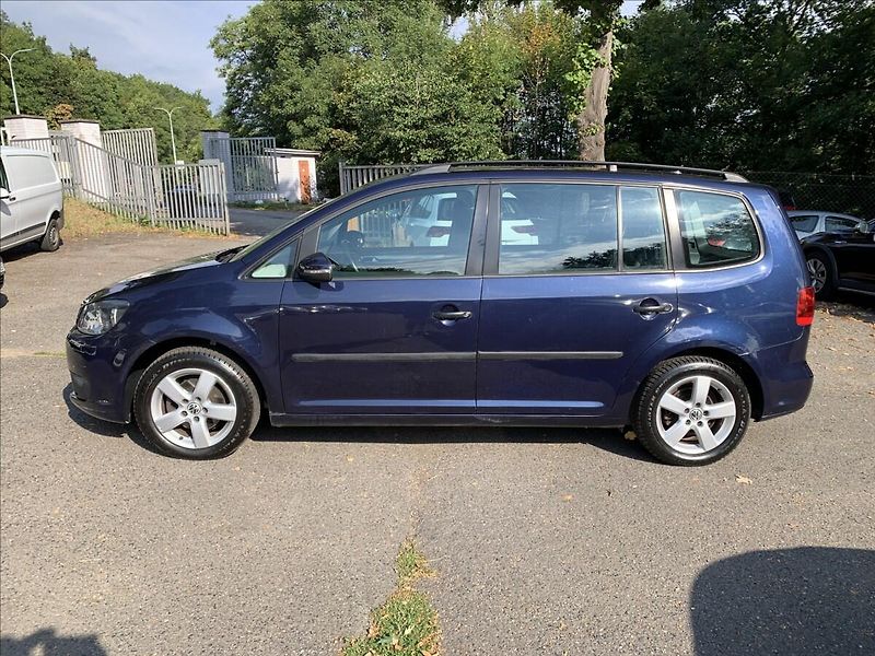 Volkswagen Touran 1,6 TDI DSG - fotka 8 z 17