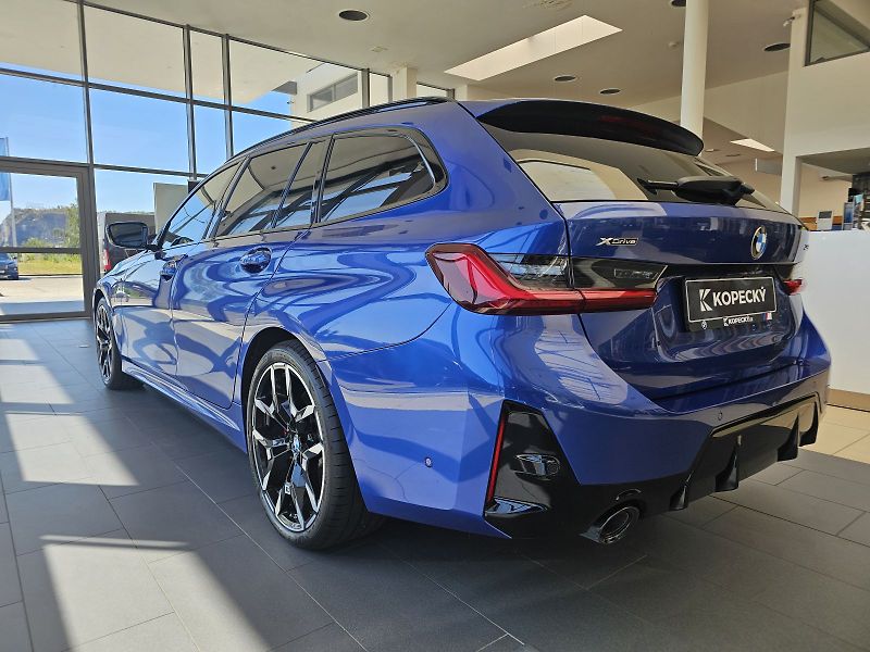 BMW Řada 3 320d xDrive M paket - fotka 6 z 34