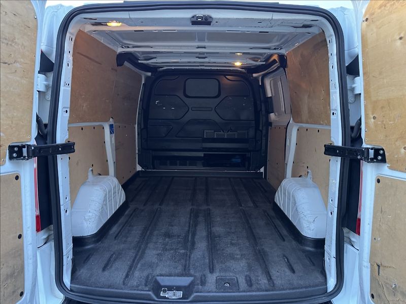 Ford Transit Custom 2,0 TDCi L1H1 DPH 1.maj ČR - fotka 18 z 50