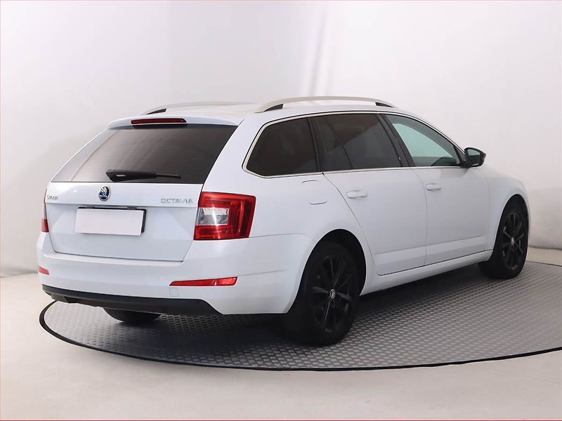 Škoda Octavia (2015) 2.0 TDI, Automat, Serv.kniha - fotka 5 z 20