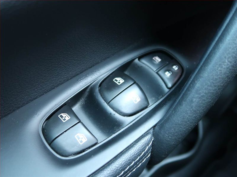 Nissan Qashqai (2019) 1.3 DIG-T, Navi, Tempomat - fotka 16 z 17