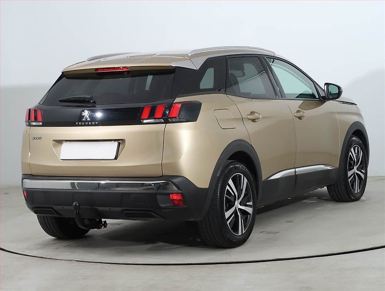 Peugeot 3008 (2018) Allure 1.6 BlueHDi, Automat - fotka 5 z 21