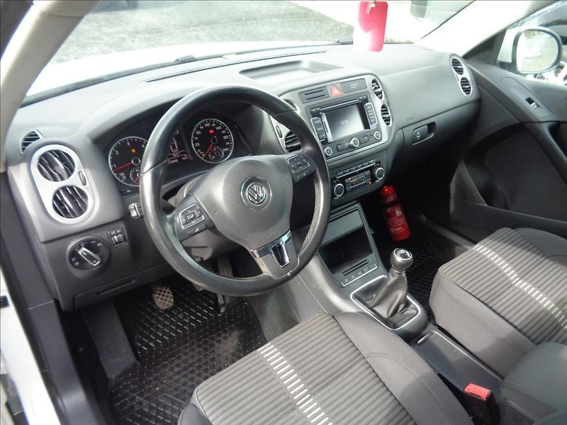 Volkswagen Tiguan 2,0 - fotka 9 z 17