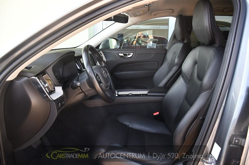 Volvo XC60 B4 INSCRIPTION AWD - fotka 11 z 53