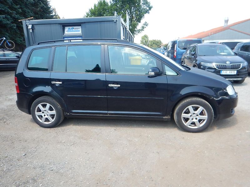 Volkswagen Touran 1.9 TDI, 7 MÍST, TAŽNÉ - fotka 5 z 33