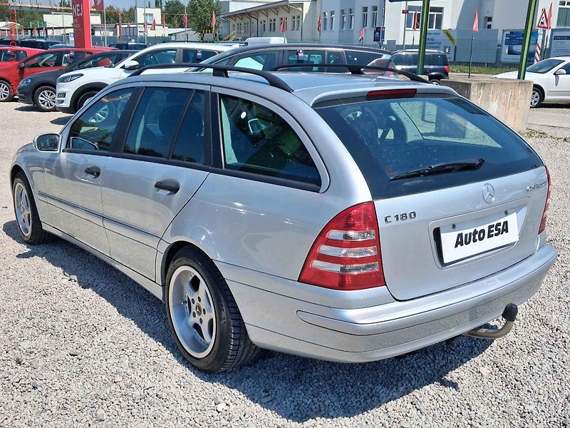 Mercedes-Benz Třídy C (2007) 1.8i, Panorama, AC - fotka 6 z 24