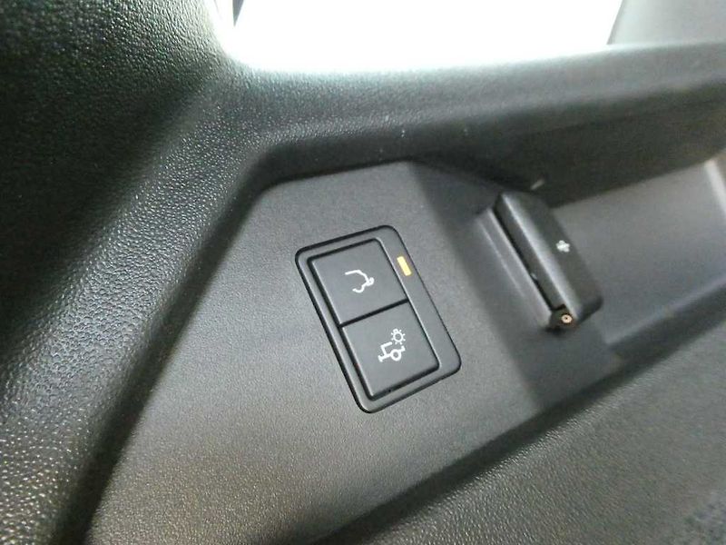 Land Rover Discovery Sport 1,5 Dynamic Se P270e - fotka 34 z 40