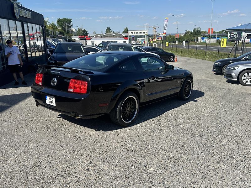 Ford Mustang (2007) Ford Mustang GT 2007 - fotka 7 z 17
