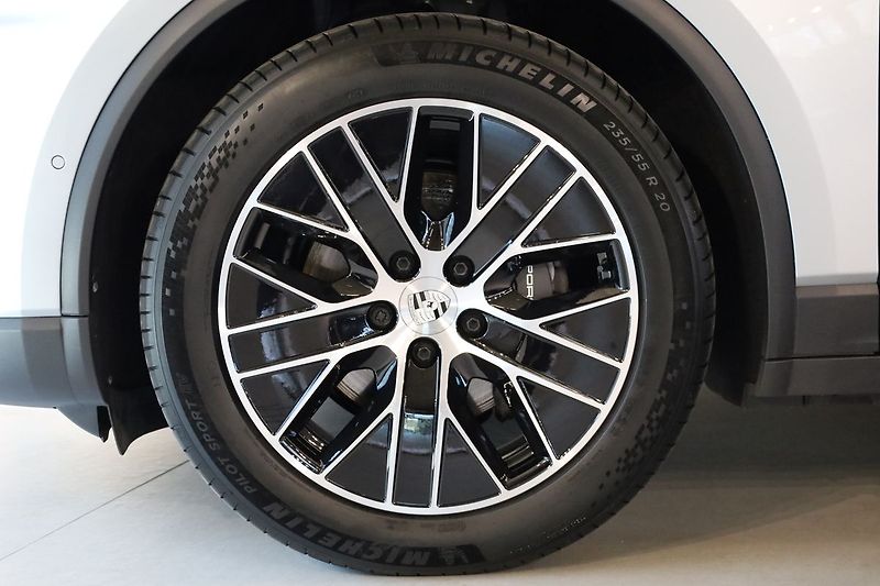 Porsche Macan 4, DriveAssist, Chrono, Masáž - fotka 13 z 37