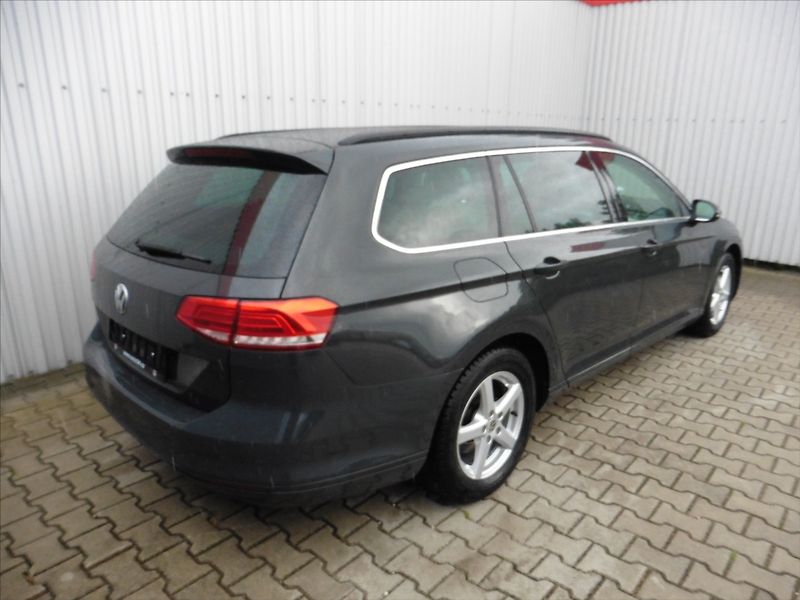 Volkswagen Passat Variant 1,4 TSi Comfortline - fotka 4 z 14
