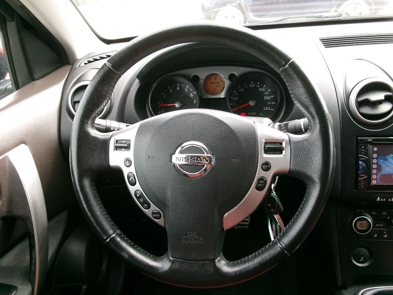 Nissan Qashqai (2007) 2,0i 4WD ALU AC TAŽNÉ BT TEMP - fotka 16 z 29