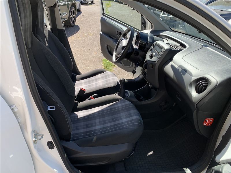 Peugeot 108 1,0 i ČR,KLIMATIZACE,CEBIA - fotka 13 z 17