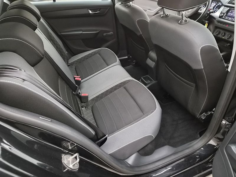 Škoda Fabia 1,0 TSI Ambition Plus - fotka 19 z 21