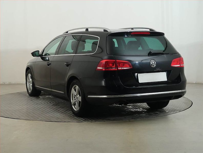 Volkswagen Passat (2011) 2.0 TDI, Tempomat - fotka 4 z 12