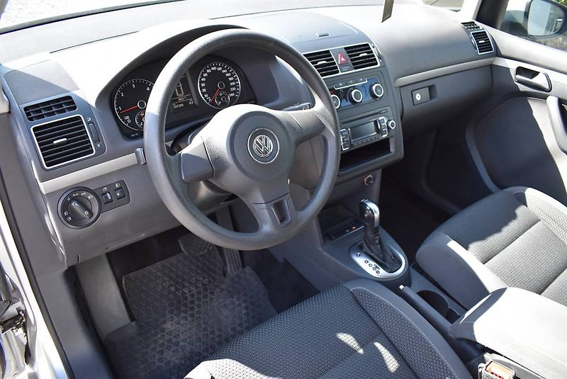 Volkswagen Touran 2,0 TDI DSG,1.M,PDC,KRÁSNÝ! - fotka 8 z 17