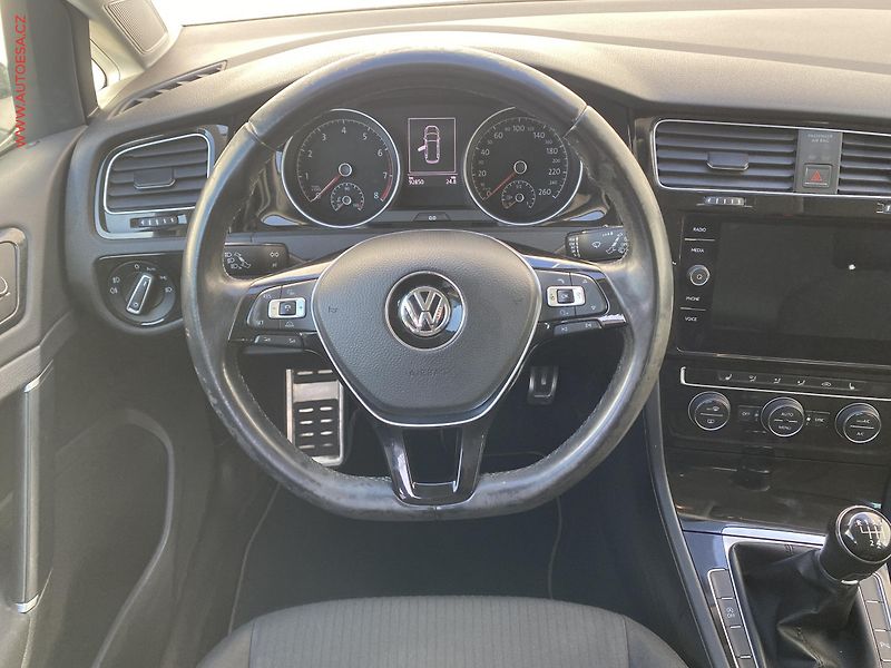 Volkswagen Golf (2018) 1.0 TSi, Sound, navi - fotka 11 z 18