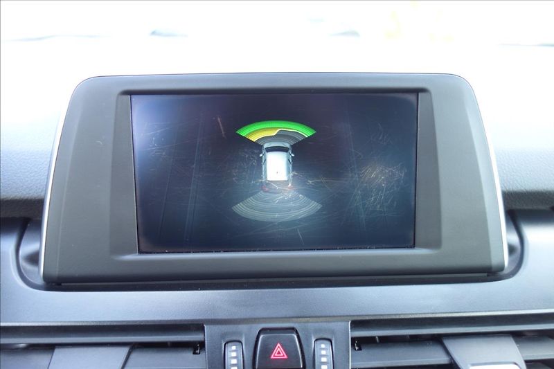 BMW Řada 2 218i,1 MAJ.,SERV.KN.,7MÍST. - fotka 29 z 43