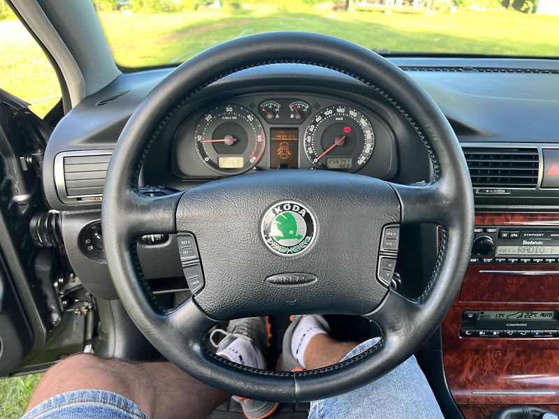 Škoda Superb 1.9TDI 96KW,KůŽE,XENONY,TZ - fotka 37 z 42