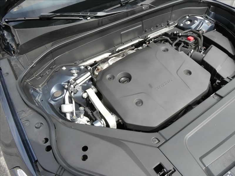 Volvo XC90 2,0 B5 173kW AWD,2x kola,ČR,DP - fotka 43 z 46