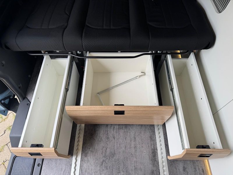 Pilote (2026) CV545BC *FULL*TOP* - fotka 27 z 38