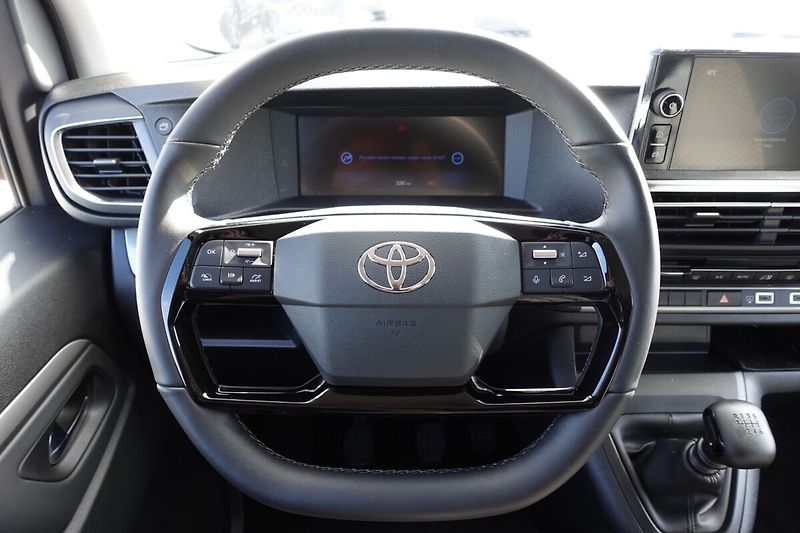 Toyota ProAce Verso 2.0L Diesel 144 PS 5D L1 6 MT - fotka 18 z 34
