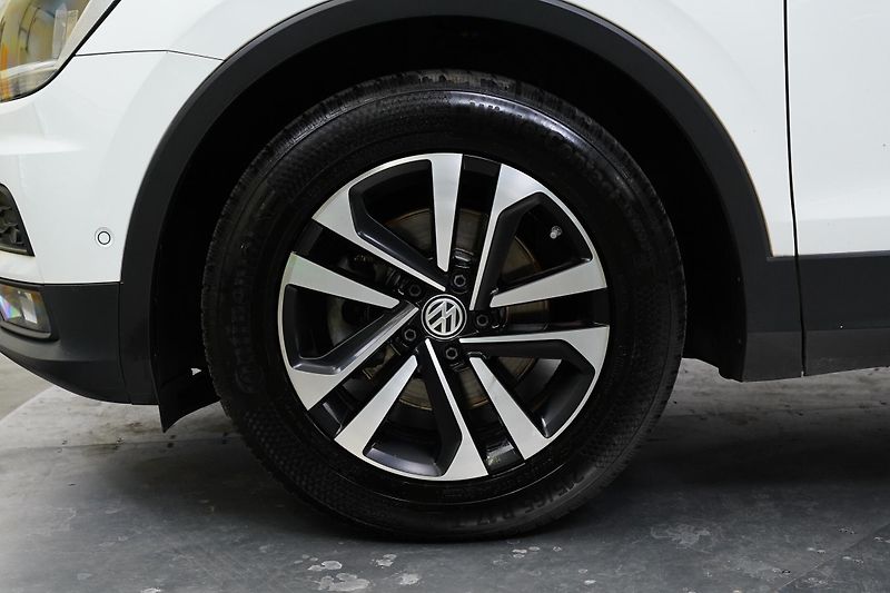 Volkswagen Tiguan - fotka 10 z 27