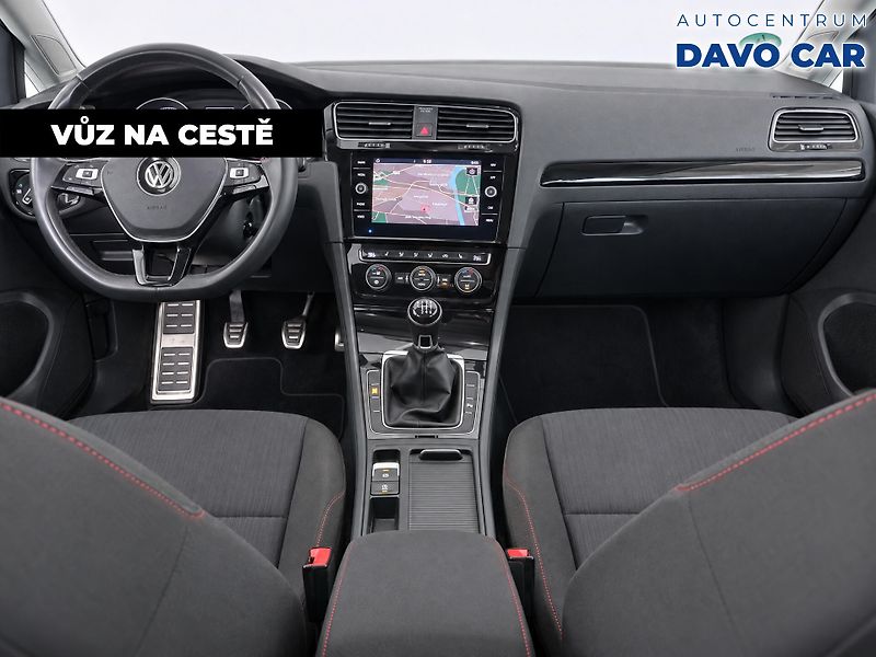 Volkswagen Golf 1,5 TSI 96 kW Sound LED PANO - fotka 3 z 10
