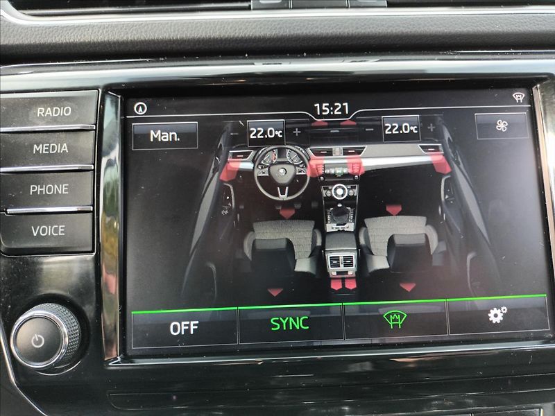 Škoda Superb 2,0 TDI,110KW,NAVI,VÝHŘEV, - fotka 35 z 41