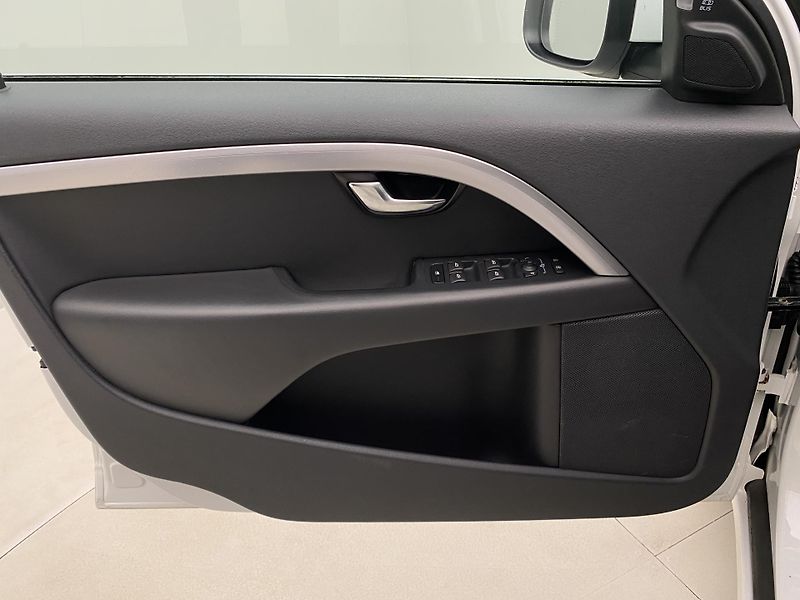 Volvo V70 D4 AWD MOMENTUM REZERVACE - fotka 7 z 46