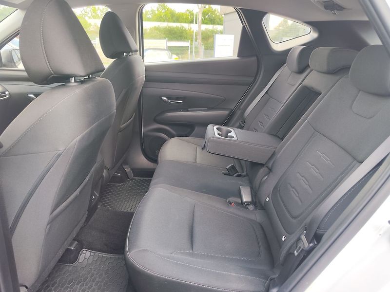 Hyundai Tucson 1.6 T-GDI/118kW Smart DCT - fotka 11 z 32