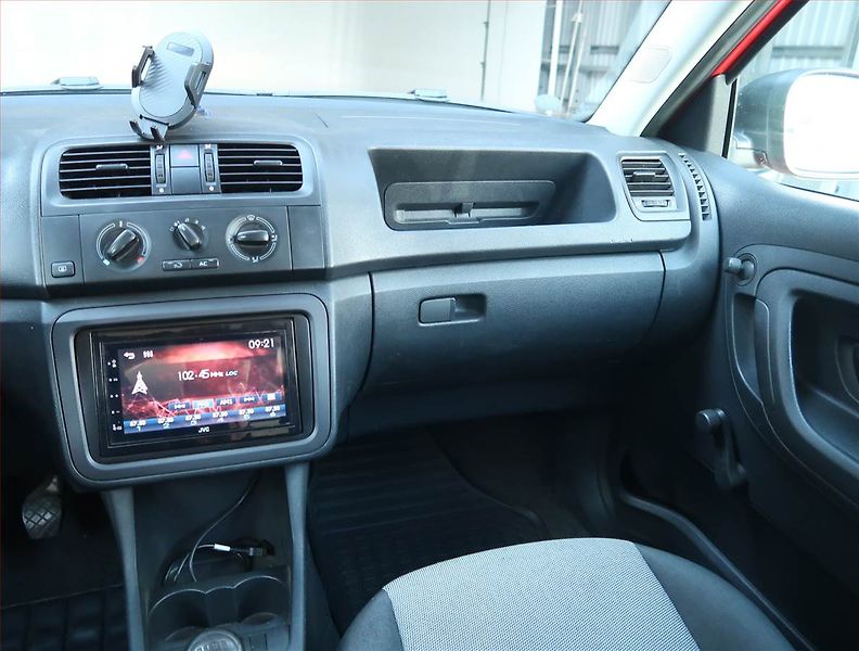 Škoda Fabia (2011) 1.2 - fotka 8 z 15